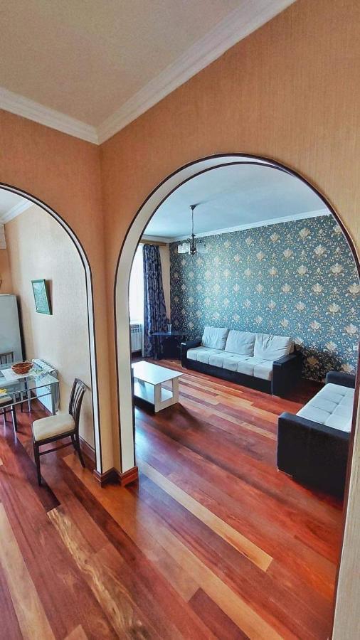 Шикарная Однушка На Абовяна Erévan Extérieur photo